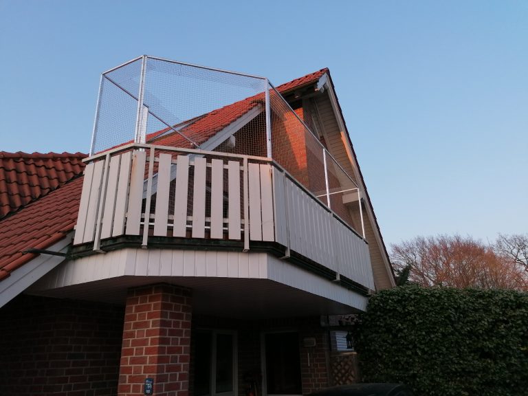 Katzennetz am Dachbalkon im Dachgeschoss