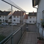 Balkonnetz f&uuml;r sicheren Auslauf von Wohnungskatzen. Katzensicherung von Balkon, Garten, Terrasse durch Schutznetz und Katzengitter.