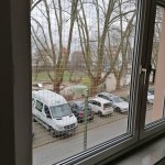 Katzensicherung f&uuml;r Fenster. Fensternetz, Fenstergitter sch&uuml;tzt Katzen und Hunde vor Unfall, Absturz oder Weglaufen.