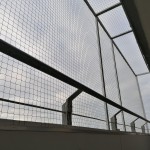 Balkonnetz inklusive preiswerter Montage. Perfekte Katzenabsicherung von Hochhaus-Balkon durch Schutznetz.