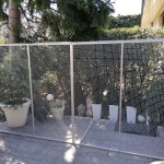 Terrassengitter, Gitter f&uuml;r Garten sch&uuml;tzt Katzen vor Weglaufen und Unf&auml;llen. Schutznetze geben Haustieren mehr sicheren Freigang.