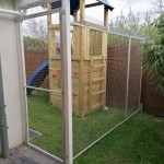 Terrassengitter, Balkongitter, Schutzgitter f&uuml;r Katzen und andere Haustiere. Sicherer Auslauf im Garten und auf Terrasse durch stabiles Katzengitter.