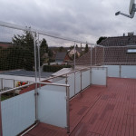 Unsichtbares Katzennetz f&uuml;r gro&szlig;en Balkon oder Dach-Terrasse. Sch&ouml;ne L&ouml;sung f&uuml;r Katzensicherung einer gro&szlig;en Fl&auml;che. Katzenschutz-Netz kann nicht von Katzen &uuml;berwunden werden.
