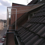 Katzenschutznetz Montage an DG-Wohnung. Katzen-Sicherheitsnetz am Dachbalkon, sichere Montage, gute Absicherung von Katzen im Dachgeschoss, Katzengitter am Dachbalkon